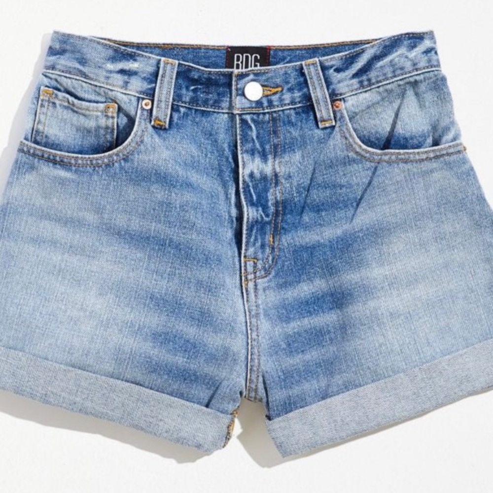 BDG Mom Short Light Denim size 28